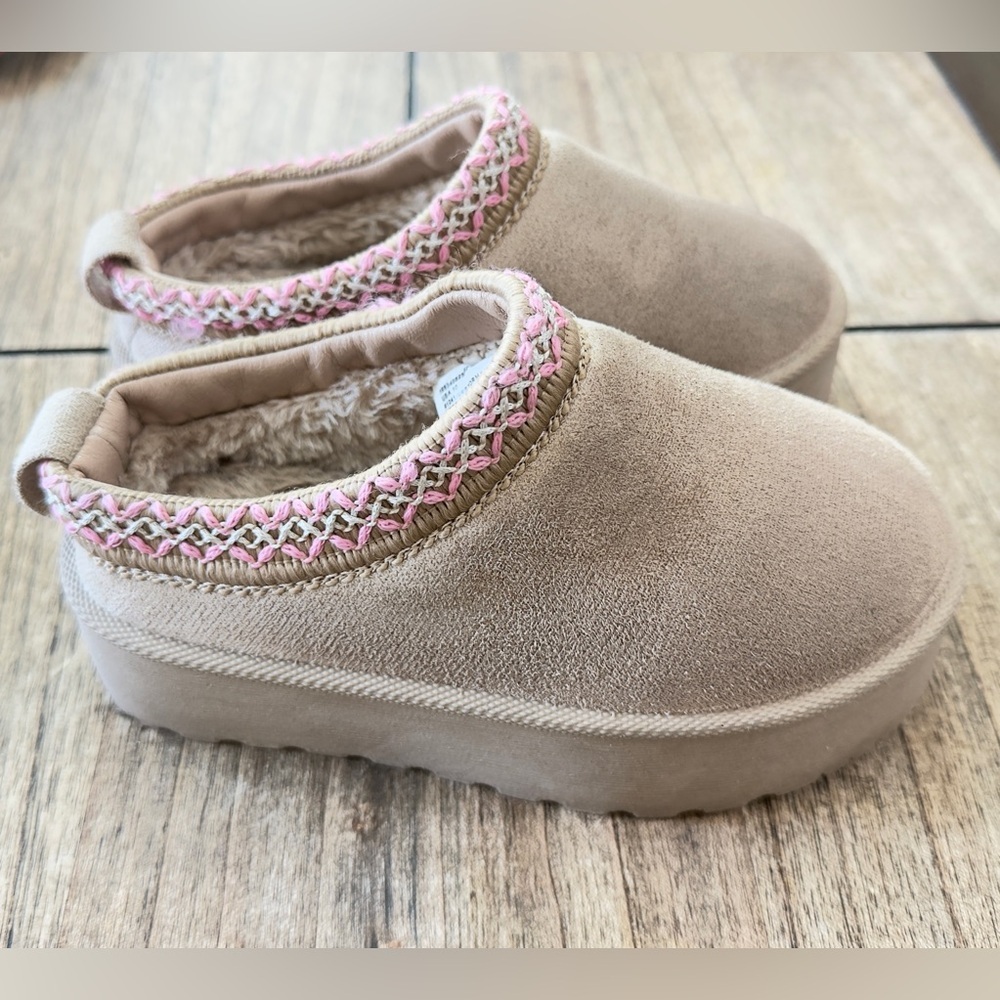 Mudd Clogs Slip On Embroidered Platform Light Brown little girls kids Size 10